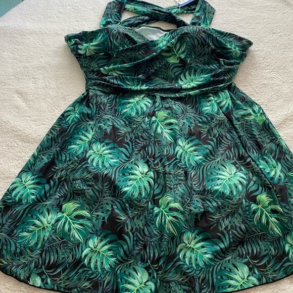 Swimsuit Cocopear 5XL NWT Green Black leaf print romper Plus Size One Piece - Picture 2 of 10